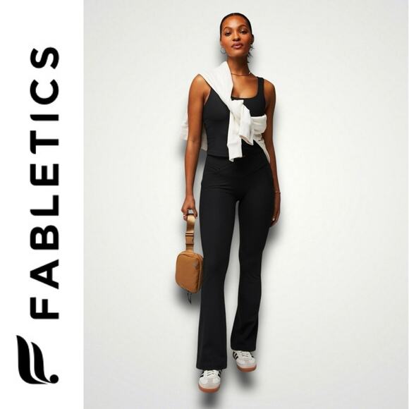 Fabletics NEW Oasis Rib HW Crossover Kick Flare Black Medium - Picture 3 of 4